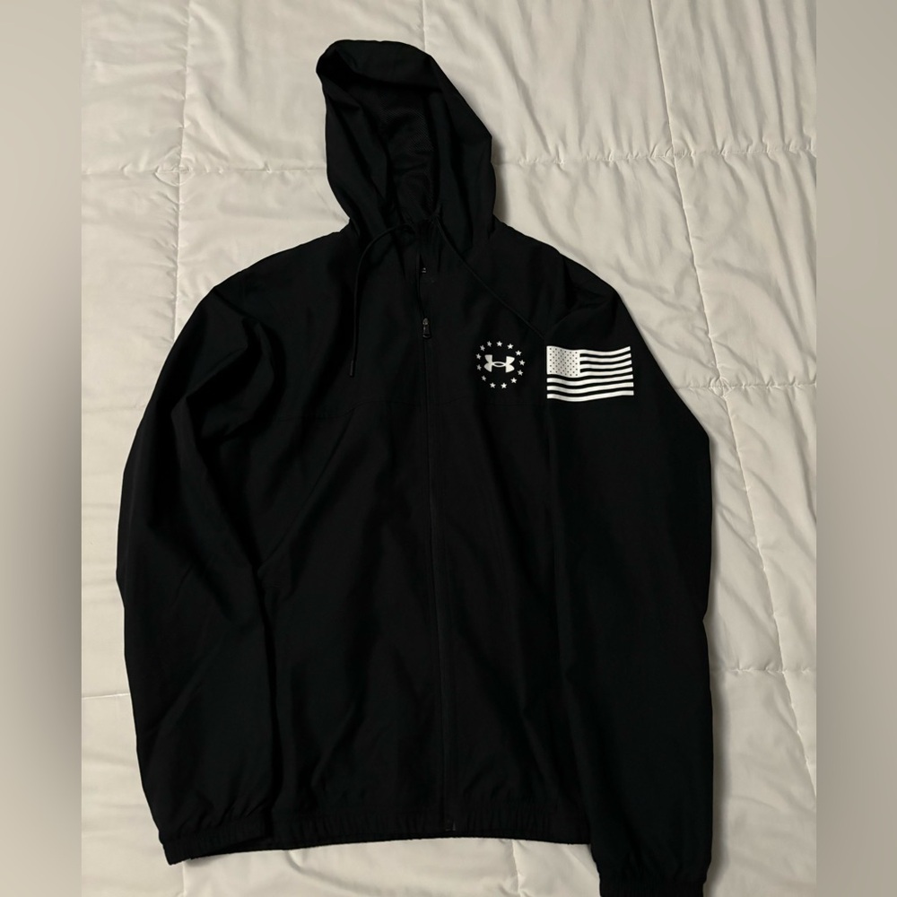 Men’s Under Armour full zip hooded windbreaker.  Small
